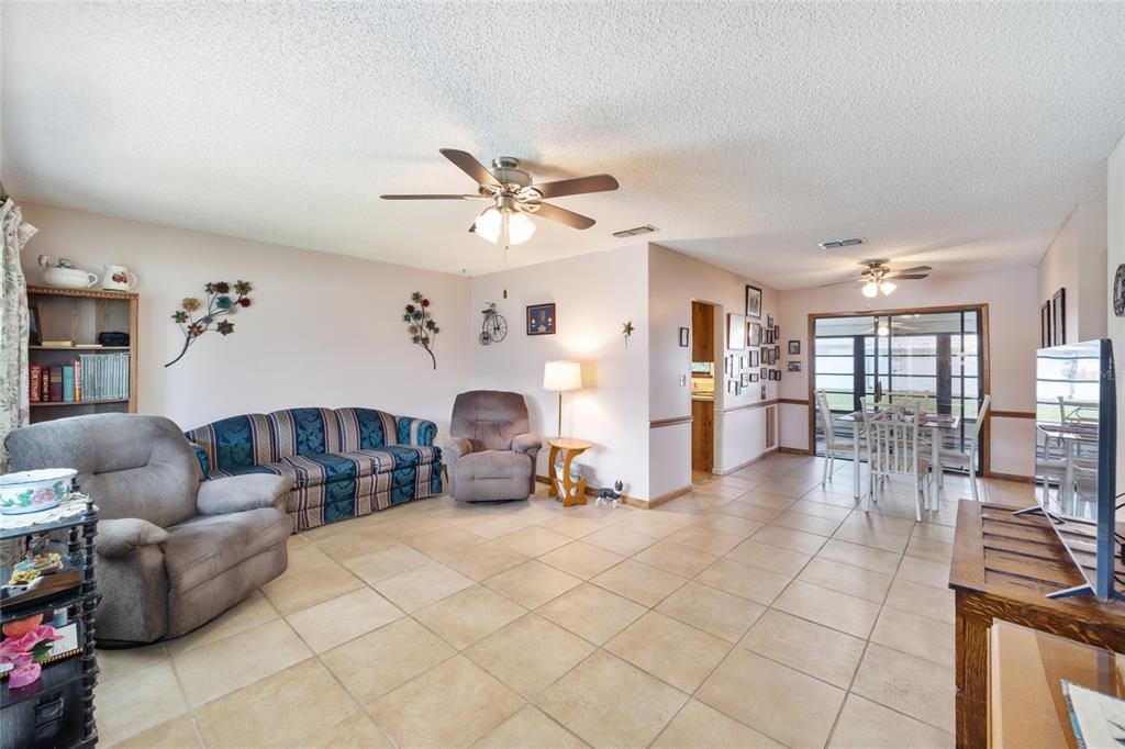 Active With Contract: $175,000 (2 beds, 2 baths, 1040 Square Feet)