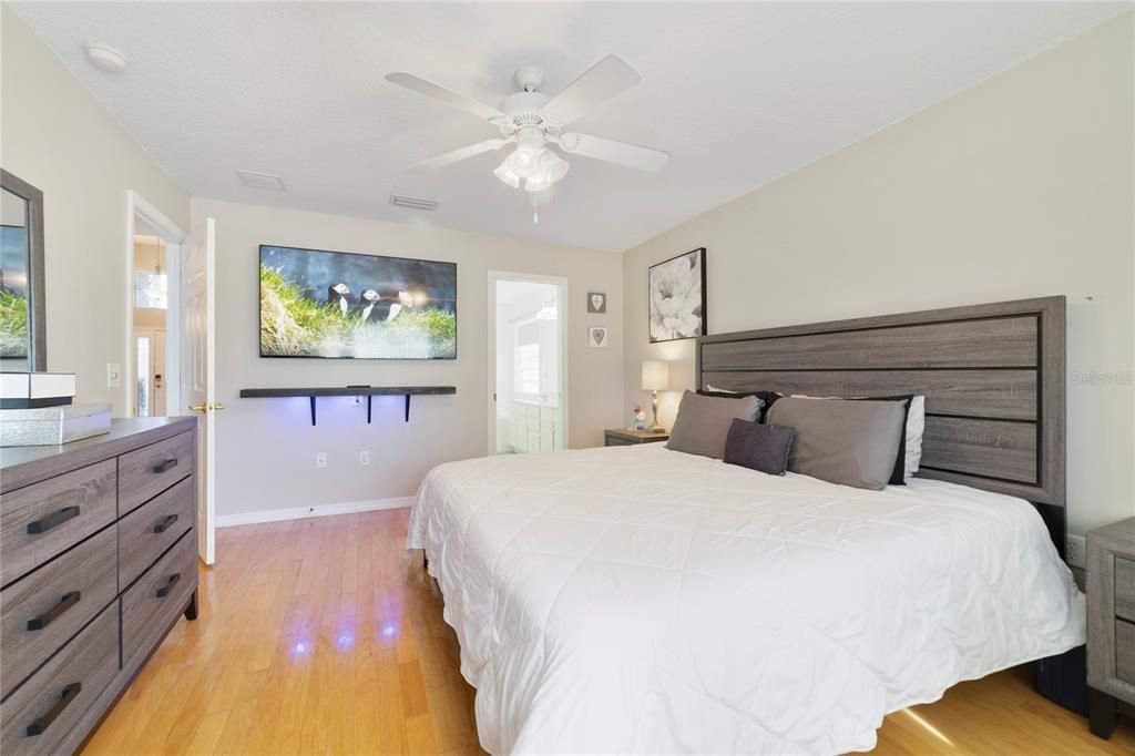 Active With Contract: $320,000 (3 beds, 2 baths, 1445 Square Feet)