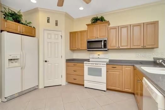 Active With Contract: $519,900 (3 beds, 2 baths, 2384 Square Feet)