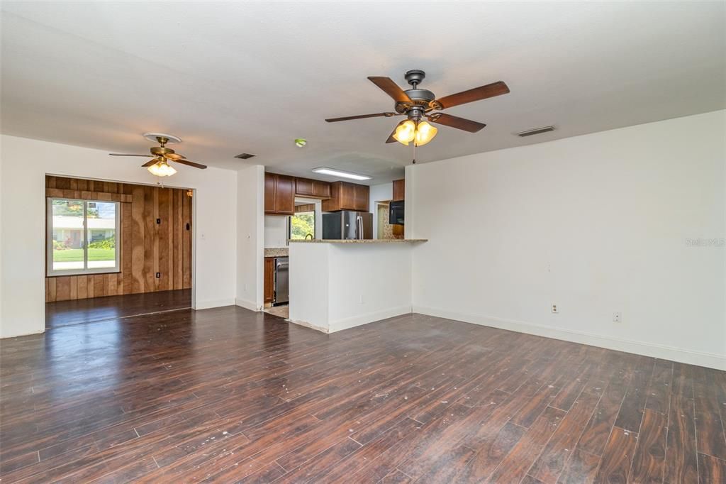 For Sale: $315,000 (3 beds, 2 baths, 1309 Square Feet)