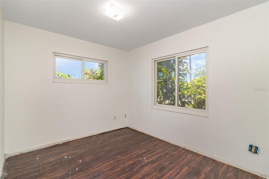 For Sale: $315,000 (3 beds, 2 baths, 1309 Square Feet)