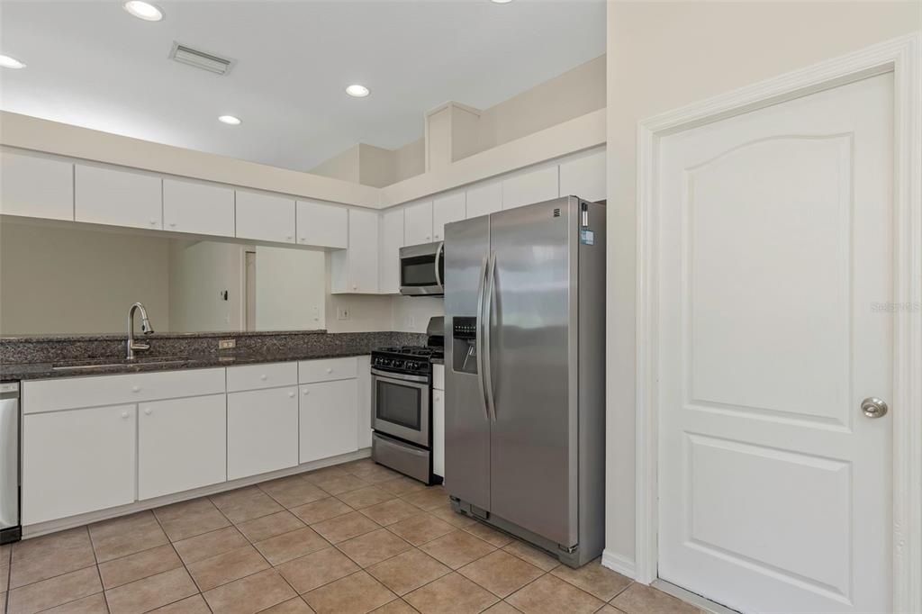 For Sale: $345,000 (3 beds, 2 baths, 1304 Square Feet)