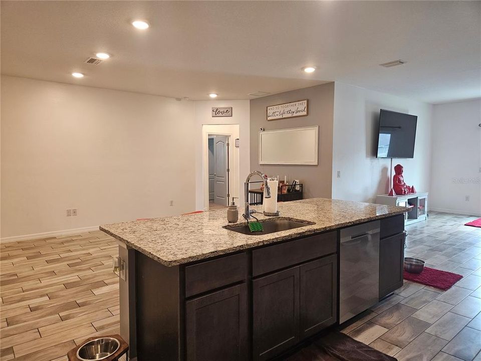 For Sale: $369,000 (4 beds, 2 baths, 1893 Square Feet)