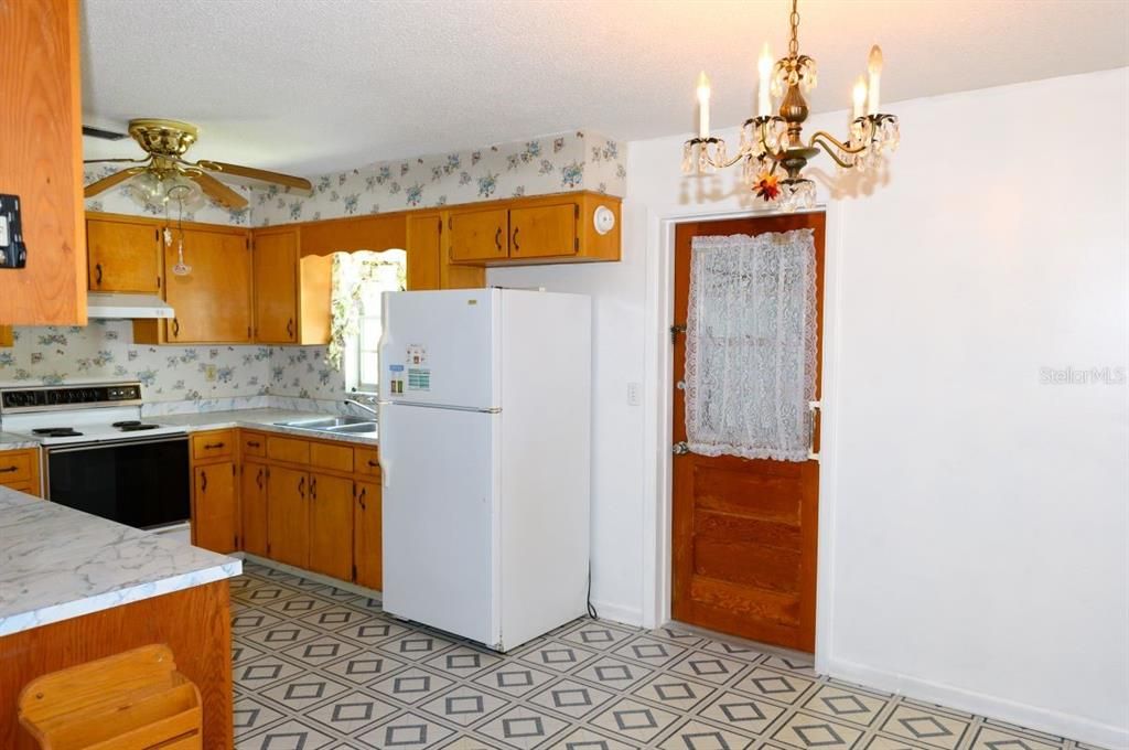 For Sale: $205,000 (3 beds, 1 baths, 1202 Square Feet)