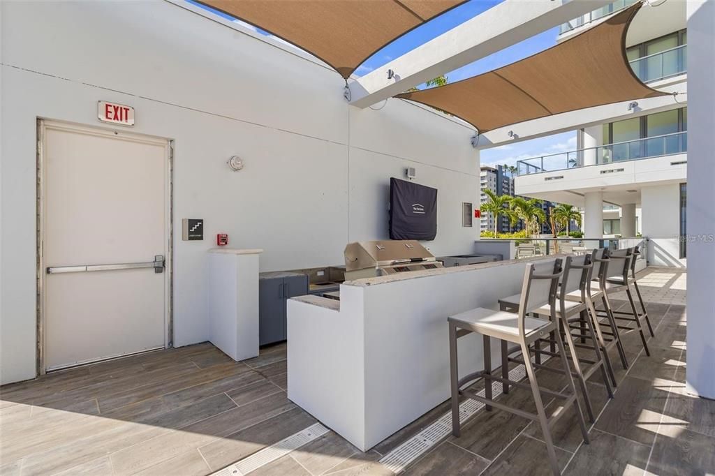 Pool outdoor kitchen