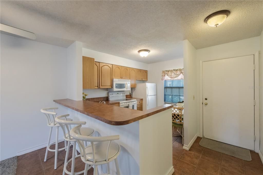 For Rent: $1,600 (1 beds, 1 baths, 635 Square Feet)