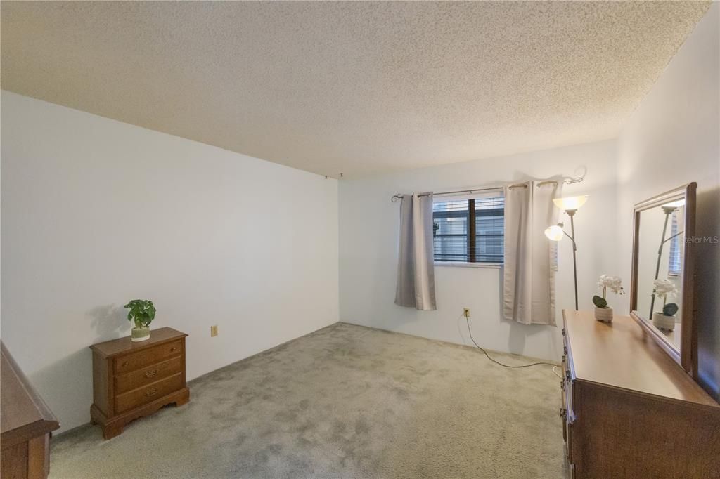 For Rent: $1,600 (1 beds, 1 baths, 635 Square Feet)