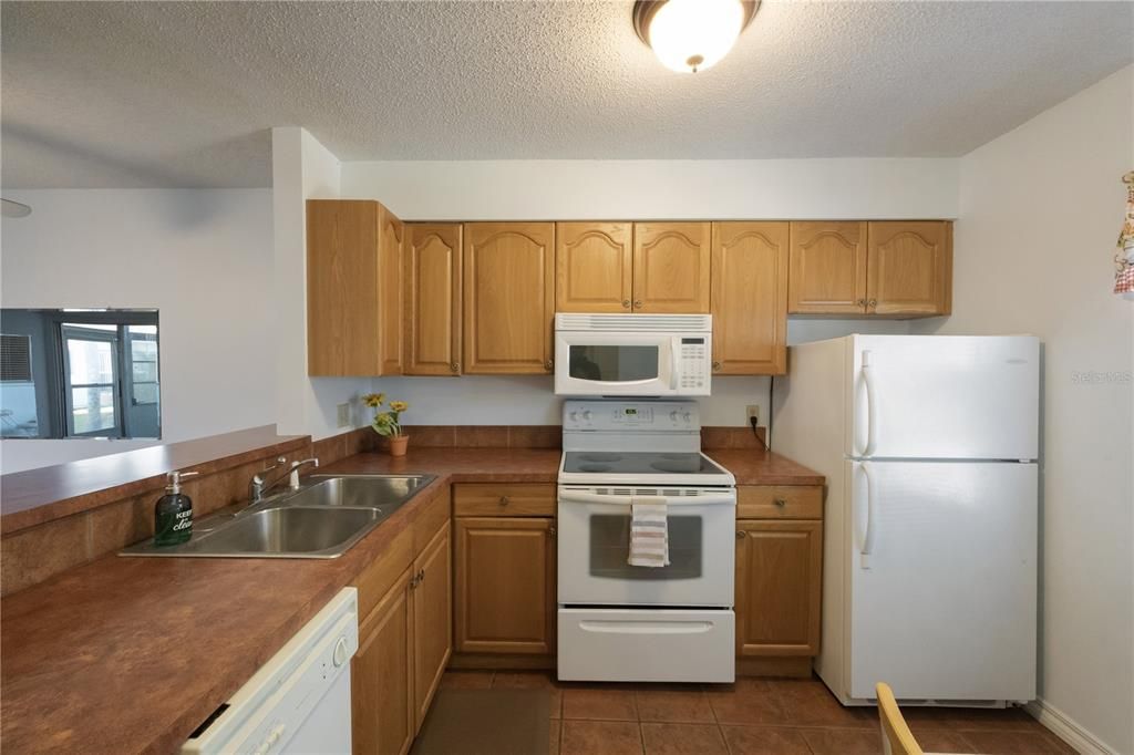 For Rent: $1,600 (1 beds, 1 baths, 635 Square Feet)