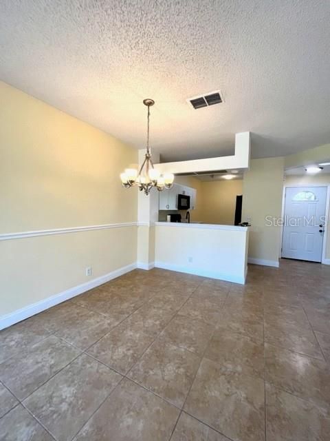 Active With Contract: $1,695 (2 beds, 2 baths, 999 Square Feet)