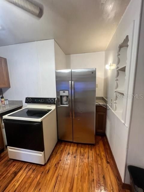 For Sale: $575,000 (2 beds, 2 baths, 1296 Square Feet)