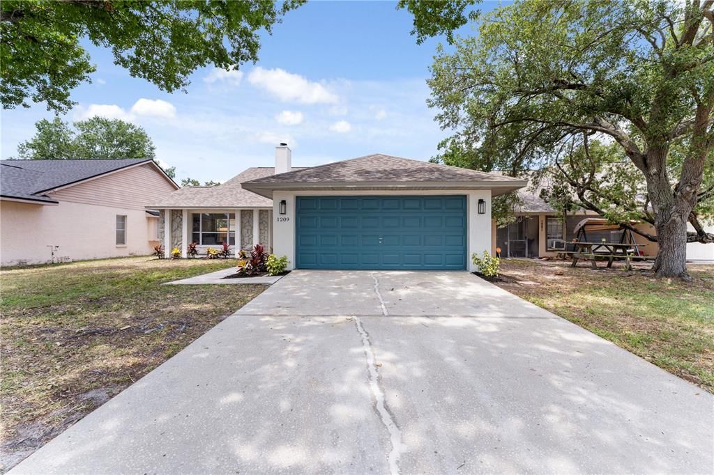 Active With Contract: $500,000 (3 beds, 2 baths, 1729 Square Feet)