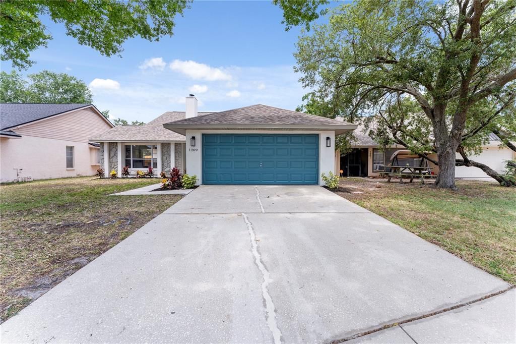 Active With Contract: $500,000 (3 beds, 2 baths, 1729 Square Feet)