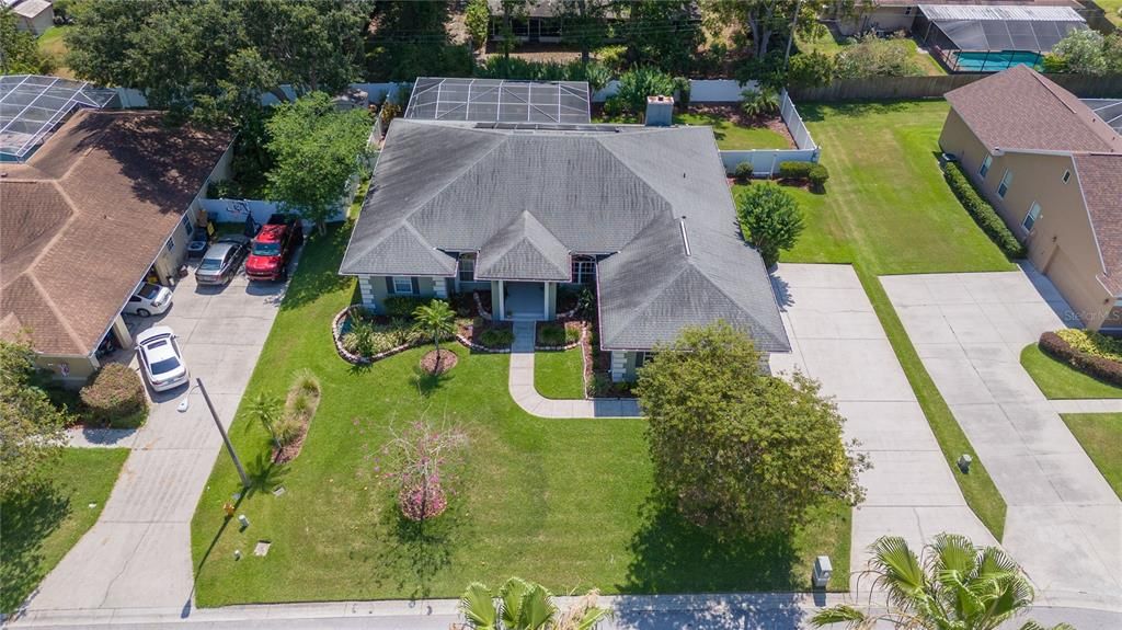 Screened in pool home in desirable south Lakeland community