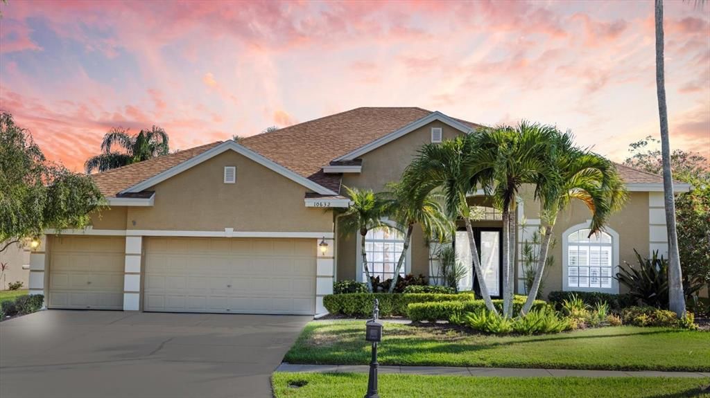 Active With Contract: $900,000 (5 beds, 3 baths, 3237 Square Feet)