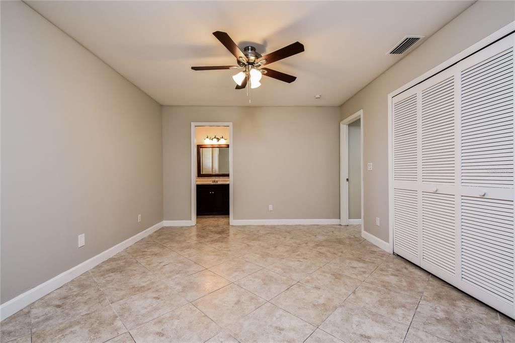 For Rent: $2,375 (4 beds, 2 baths, 1881 Square Feet)
