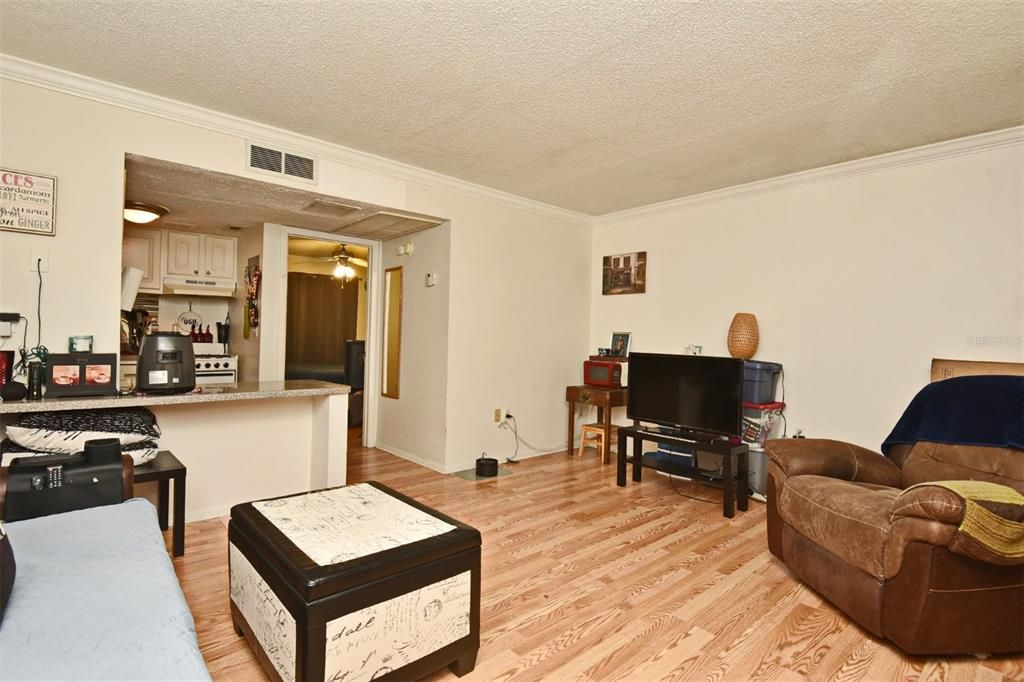 For Sale: $100,000 (1 beds, 1 baths, 496 Square Feet)