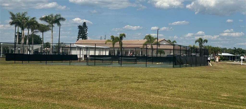 Vizcaya Lakes clubhouse and recreational facilities.