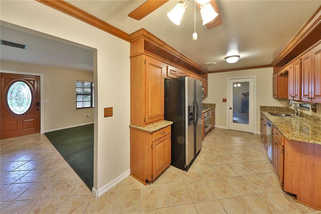 Active With Contract: $318,900 (3 beds, 2 baths, 1156 Square Feet)