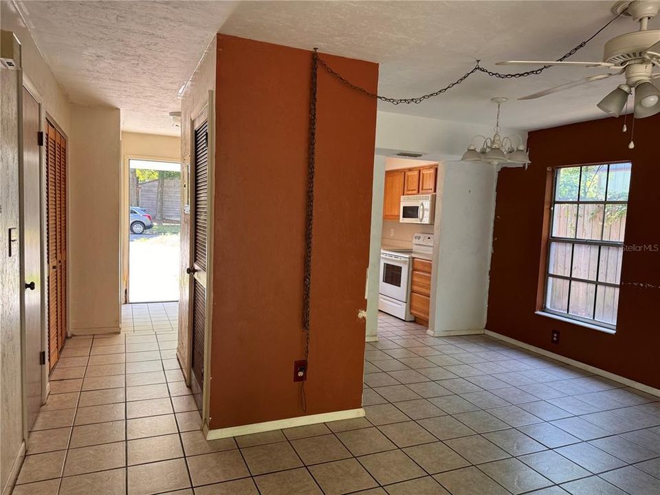 Active With Contract: $109,900 (2 beds, 1 baths, 1040 Square Feet)