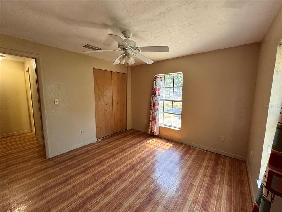 Active With Contract: $109,900 (2 beds, 1 baths, 1040 Square Feet)