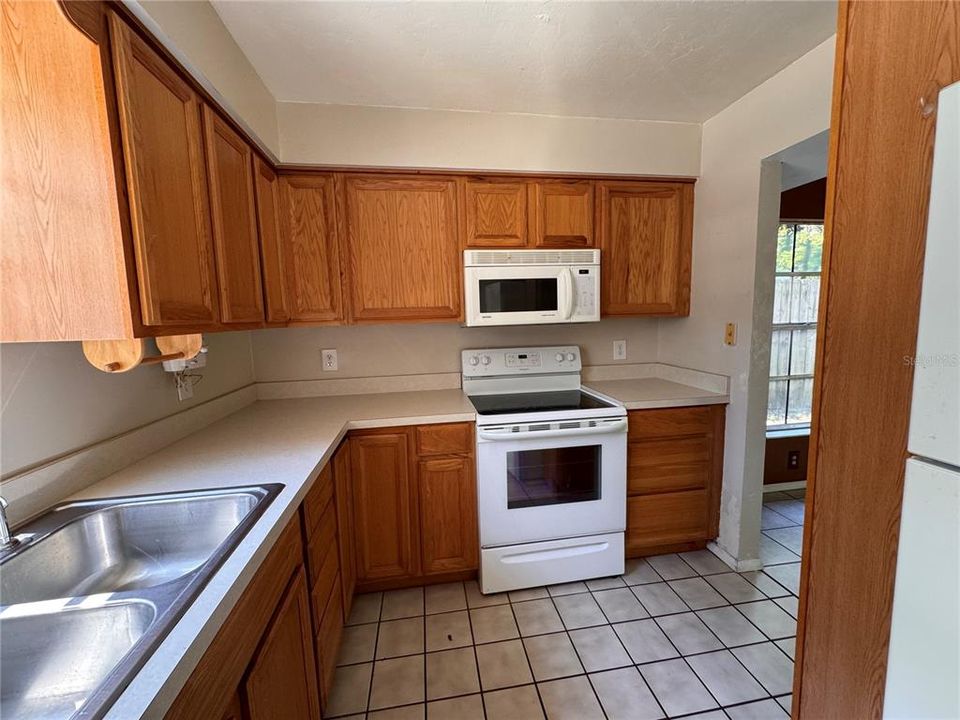 Active With Contract: $109,900 (2 beds, 1 baths, 1040 Square Feet)