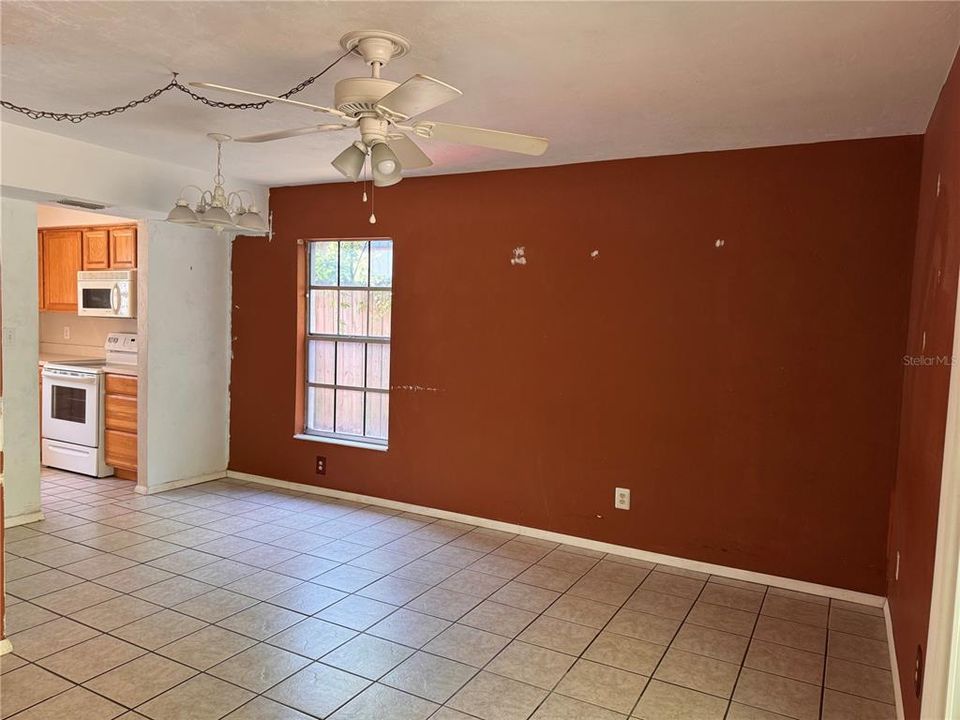 Active With Contract: $109,900 (2 beds, 1 baths, 1040 Square Feet)