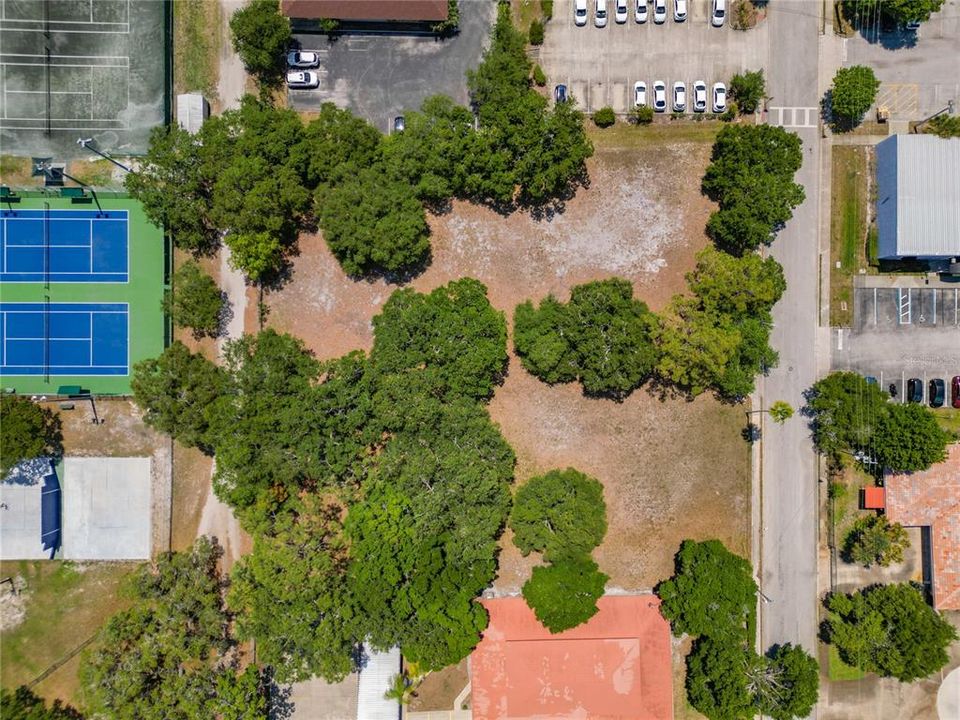 For Sale: $1,099,000 (1.25 acres)