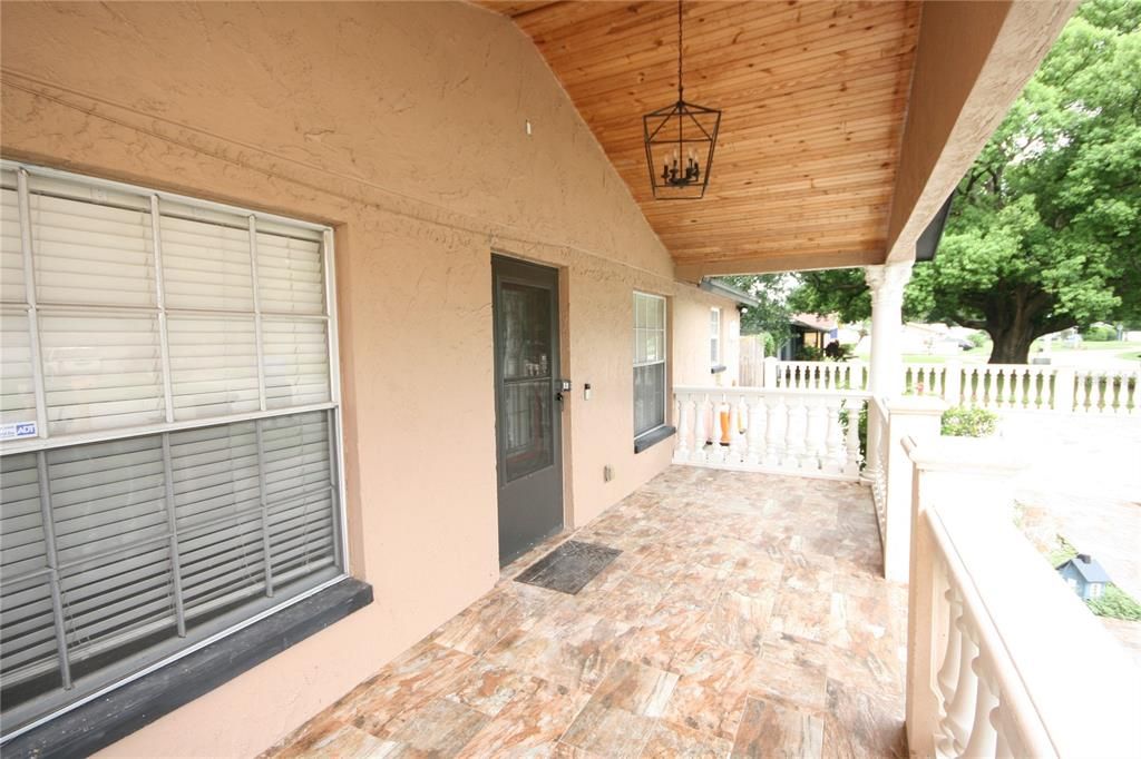 For Sale: $534,900 (4 beds, 2 baths, 1225 Square Feet)