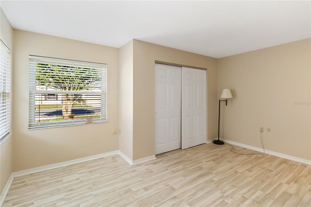 Active With Contract: $249,900 (2 beds, 2 baths, 1148 Square Feet)