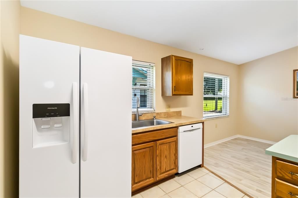 Active With Contract: $249,900 (2 beds, 2 baths, 1148 Square Feet)