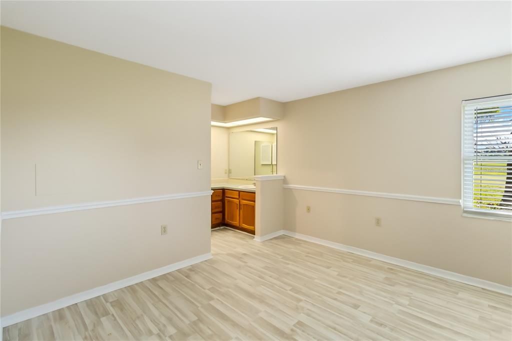 Active With Contract: $249,900 (2 beds, 2 baths, 1148 Square Feet)