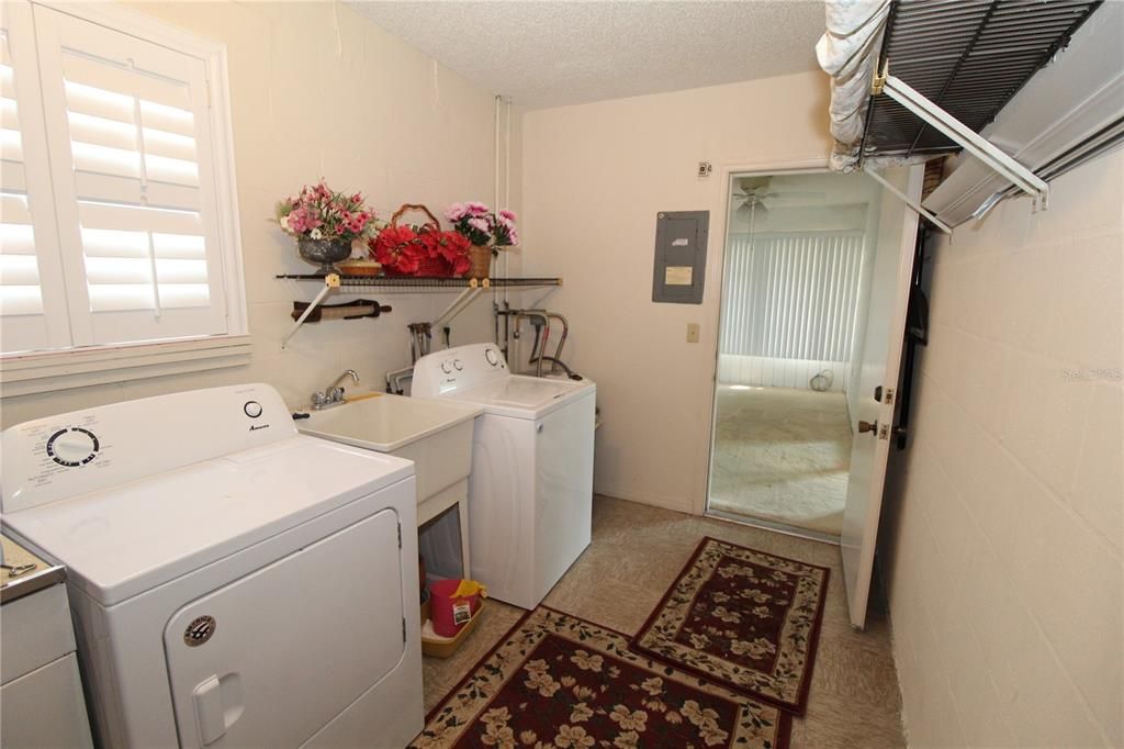 Laundry room, looking to Florida Room