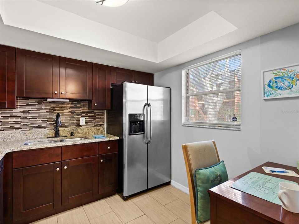 For Sale: $159,500 (1 beds, 1 baths, 700 Square Feet)