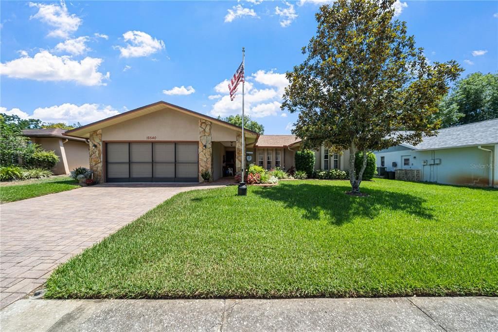 Active With Contract: $314,000 (3 beds, 2 baths, 1827 Square Feet)