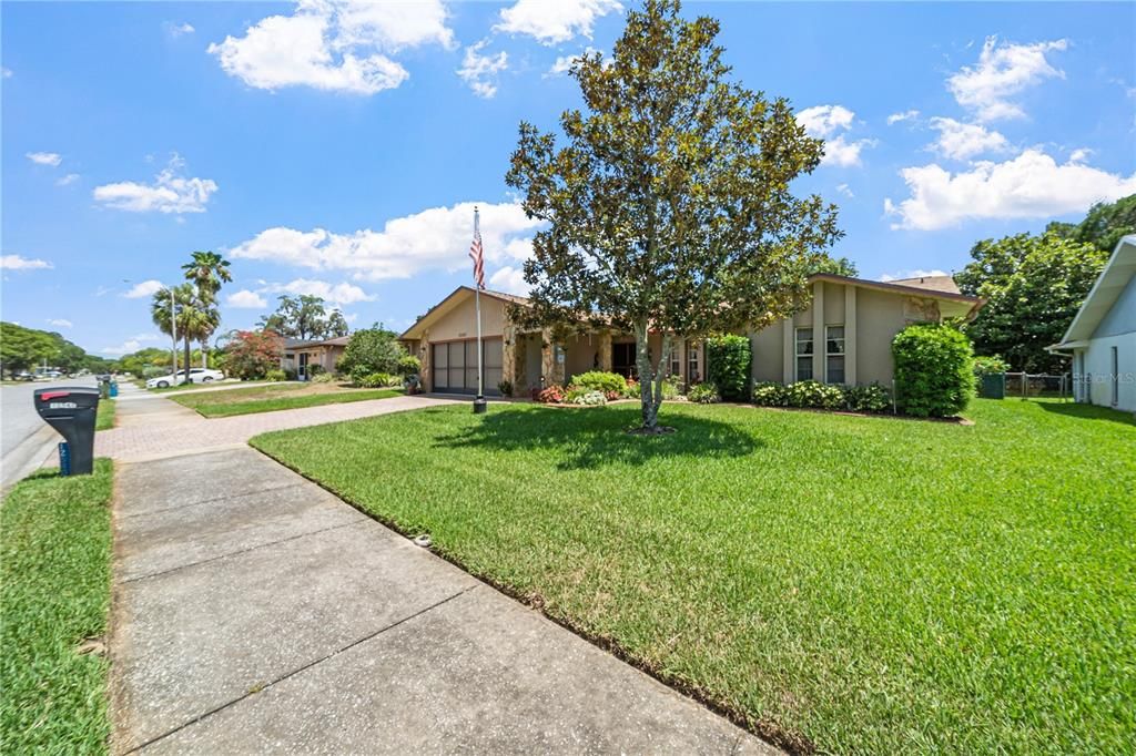 Active With Contract: $314,000 (3 beds, 2 baths, 1827 Square Feet)