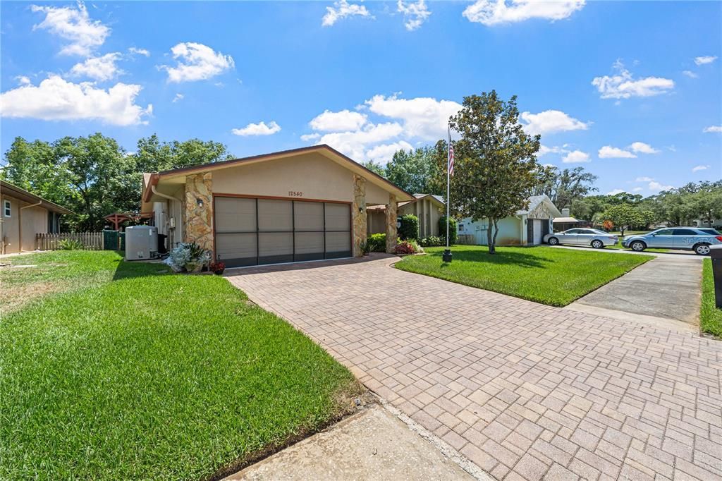 Active With Contract: $314,000 (3 beds, 2 baths, 1827 Square Feet)