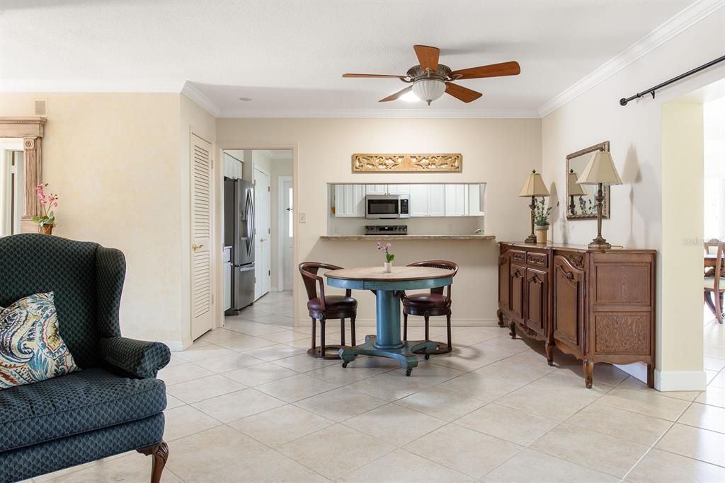 For Sale: $437,500 (3 beds, 3 baths, 2211 Square Feet)