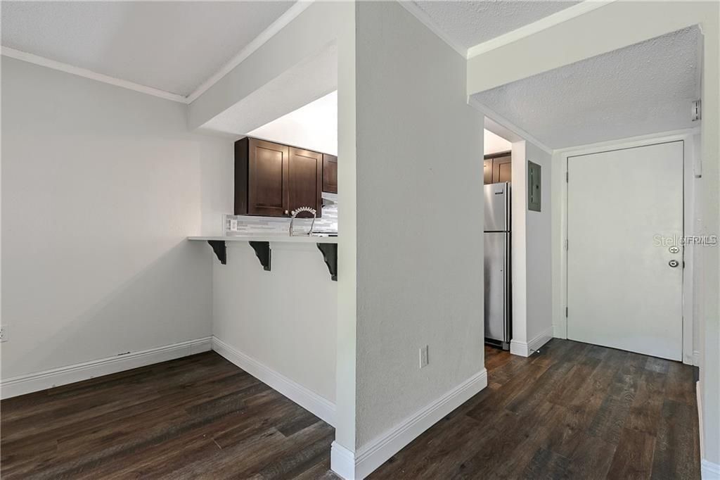 Active With Contract: $117,700 (1 beds, 1 baths, 785 Square Feet)