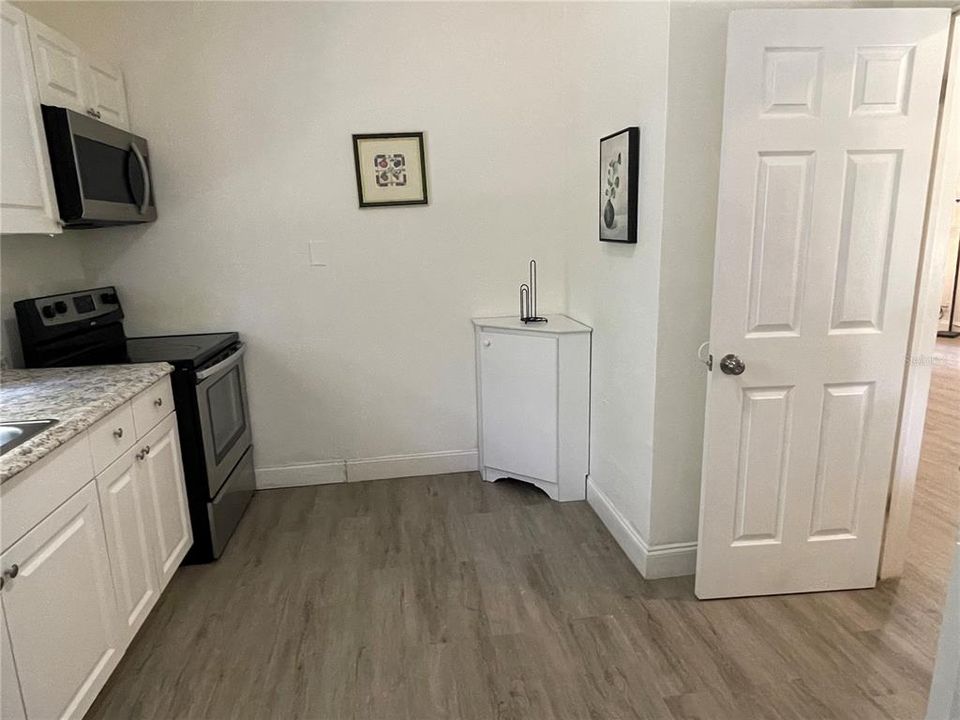 Recently Sold: $218,000 (3 beds, 1 baths, 1108 Square Feet)