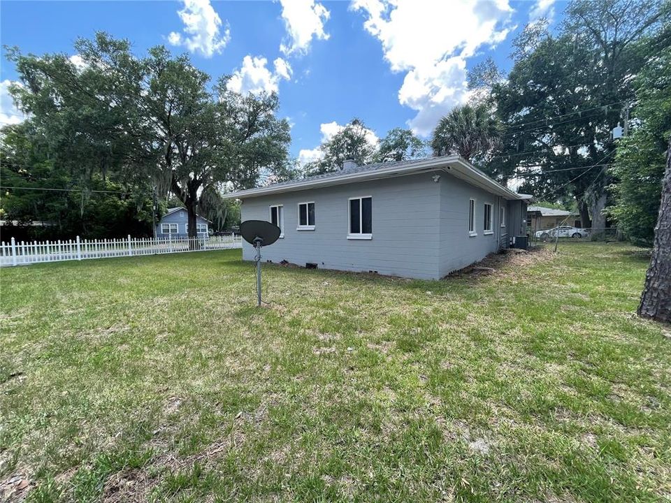 Recently Sold: $218,000 (3 beds, 1 baths, 1108 Square Feet)