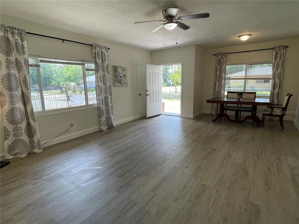 Recently Sold: $218,000 (3 beds, 1 baths, 1108 Square Feet)