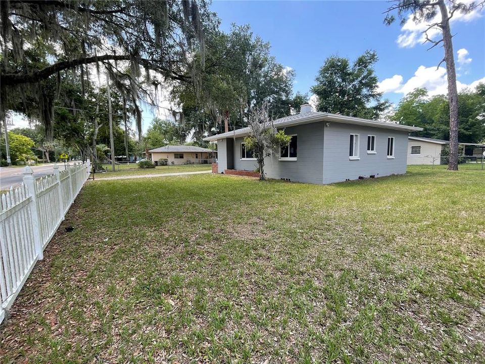 Recently Sold: $218,000 (3 beds, 1 baths, 1108 Square Feet)