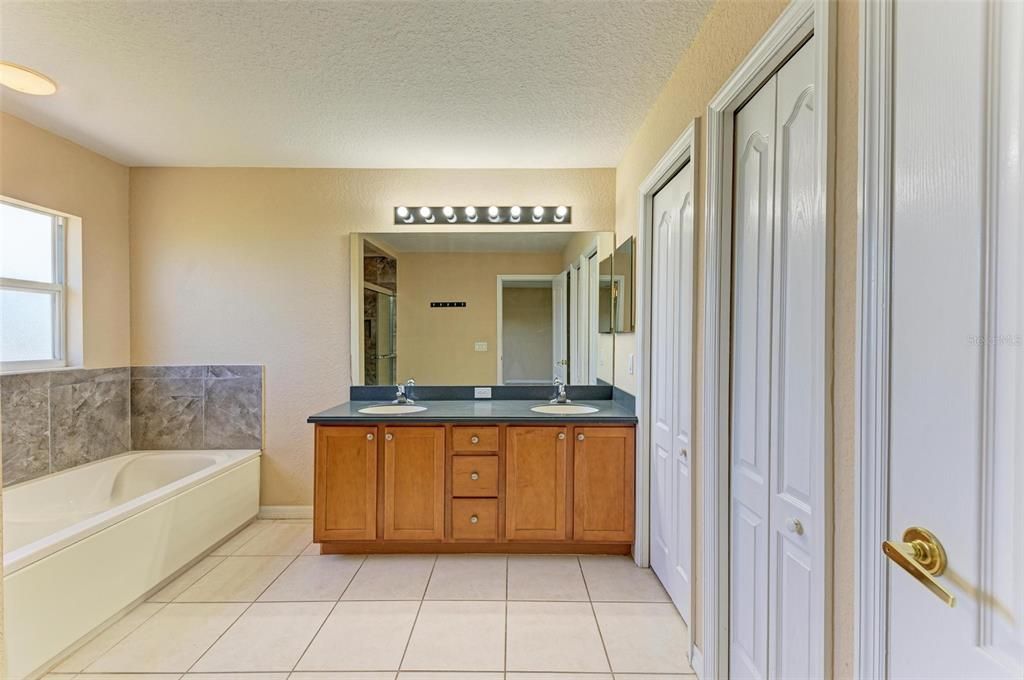 Active With Contract: $385,000 (3 beds, 2 baths, 1833 Square Feet)