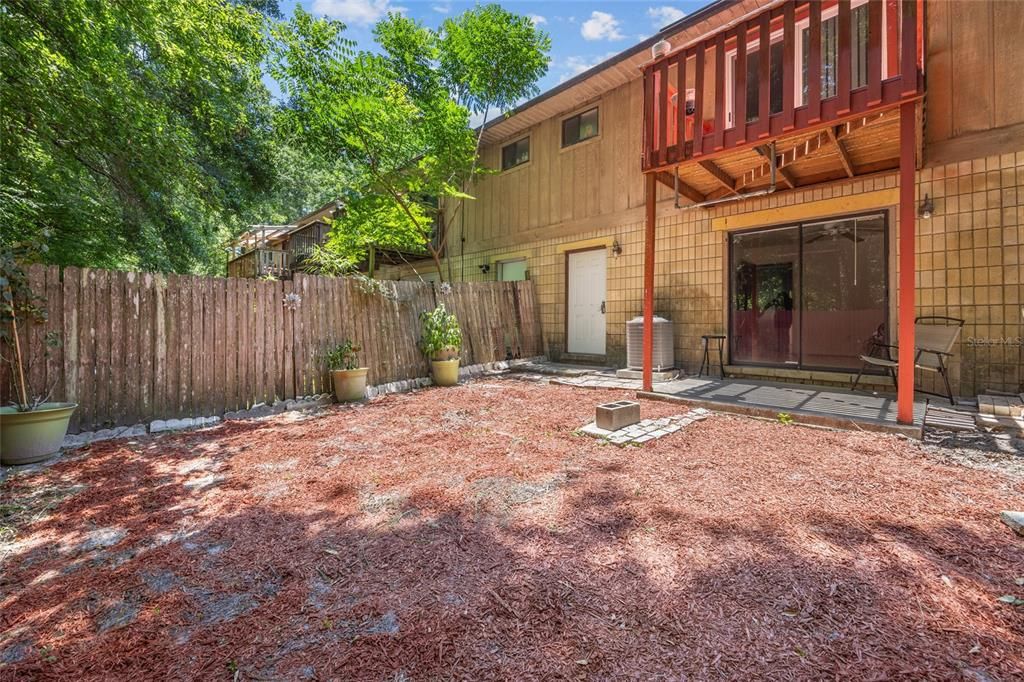 Upstairs balcony w/view of trees and backyard