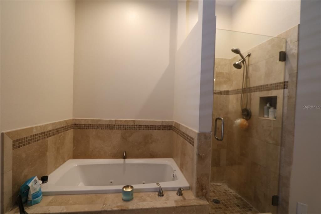 For Rent: $2,890 (4 beds, 2 baths, 2379 Square Feet)