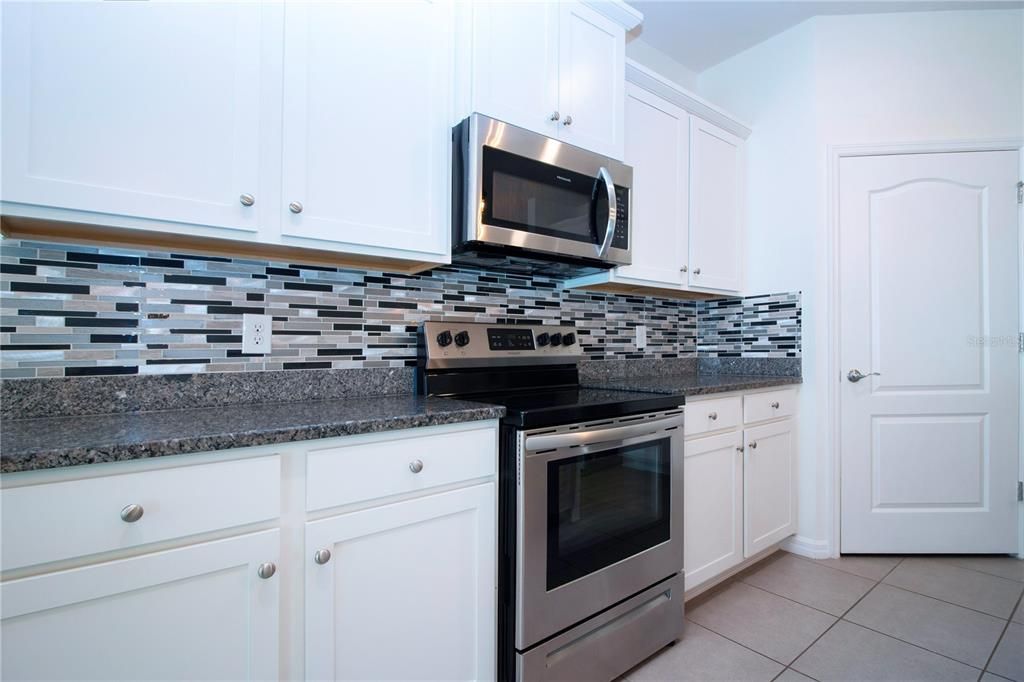 For Rent: $3,025 (4 beds, 2 baths, 2047 Square Feet)