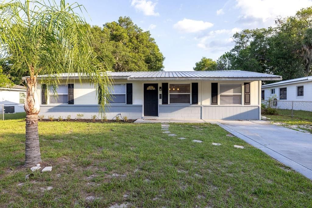 Active With Contract: $250,000 (3 beds, 2 baths, 1148 Square Feet)