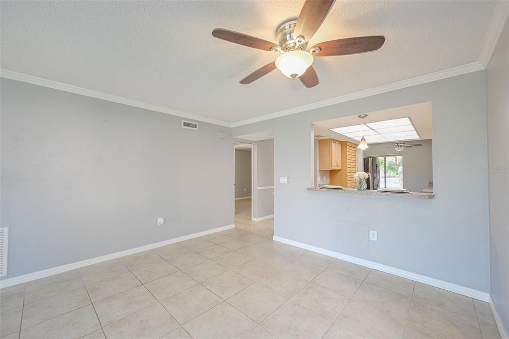 Active With Contract: $274,500 (2 beds, 2 baths, 1178 Square Feet)