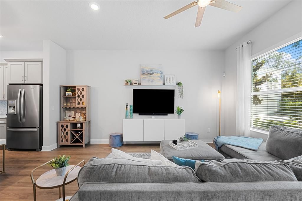 Active With Contract: $529,900 (2 beds, 2 baths, 1410 Square Feet)