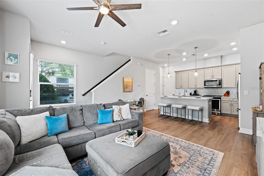 Active With Contract: $529,900 (2 beds, 2 baths, 1410 Square Feet)